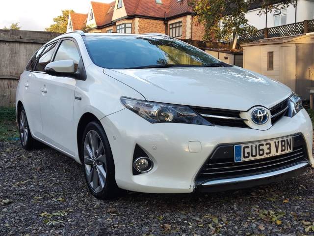 Toyota Auris 1.8 VVTi Hybrid Excel 5dr CVT Auto Estate Hybrid White