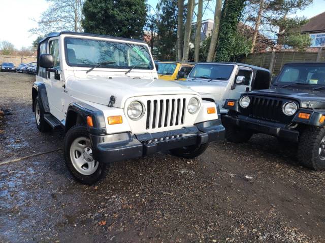 Jeep Wrangler 4.0 Sport Convertible Petrol White