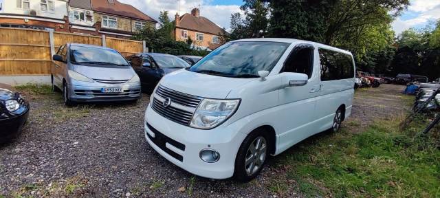 2009 Nissan Elgrand 2.5 8 seats