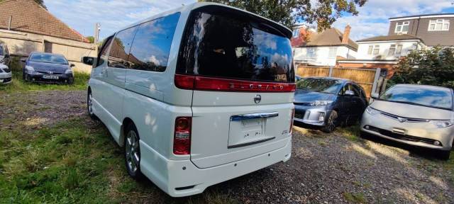 2009 Nissan Elgrand 2.5 8 seats