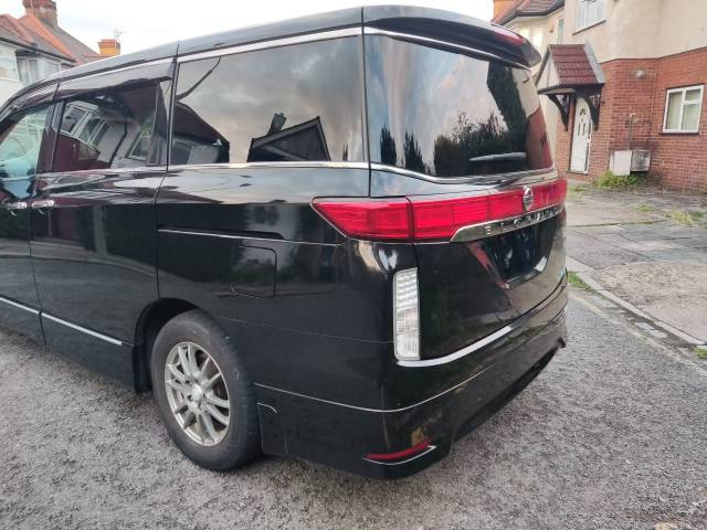 2011 Nissan Elgrand 2.4 8 seats